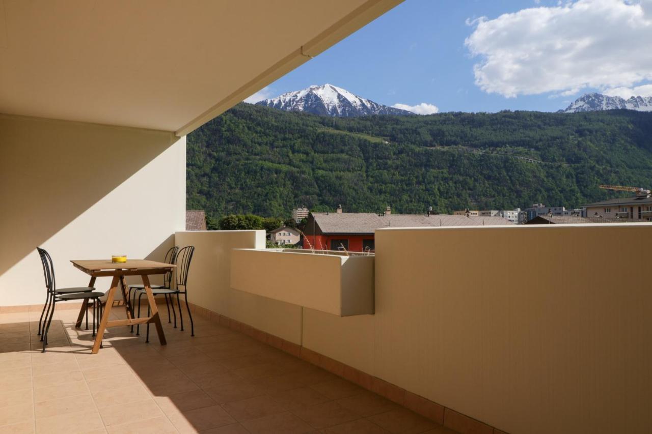 Modern Apartment Close To Martigny Train Station Exterior photo