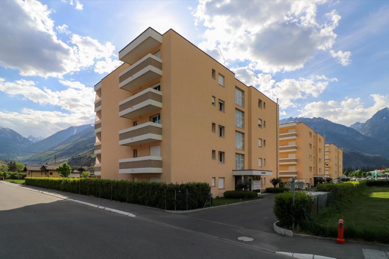 Modern Apartment Close To Martigny Train Station Exterior photo