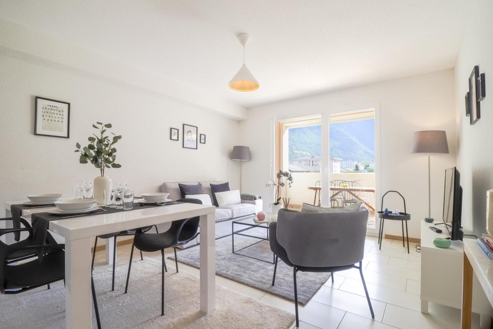Modern Apartment Close To Martigny Train Station Exterior photo